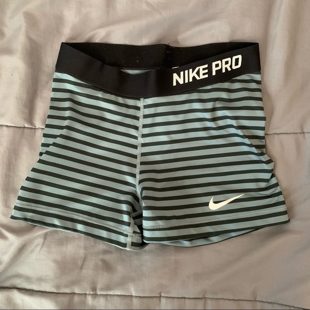 Black Nike Pros
